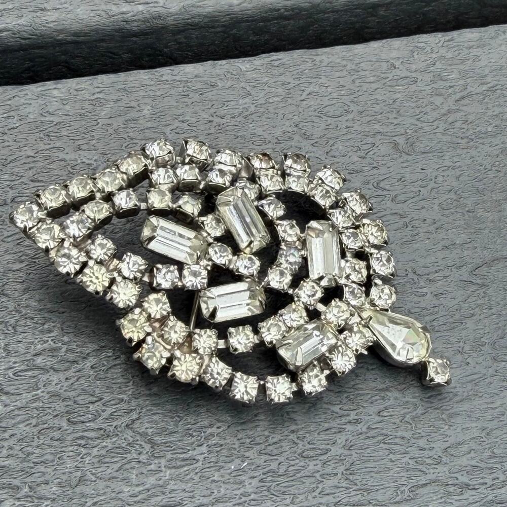 Vintage rhinestone leaf shaped brooch